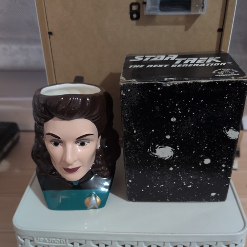 Star trek tng - star, troi